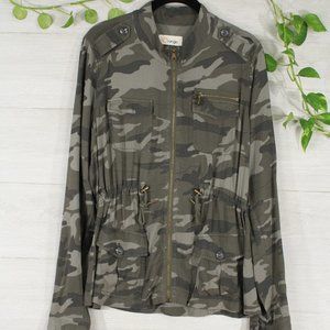 SOLD OUT!!  🥰Camo Utility Jacket